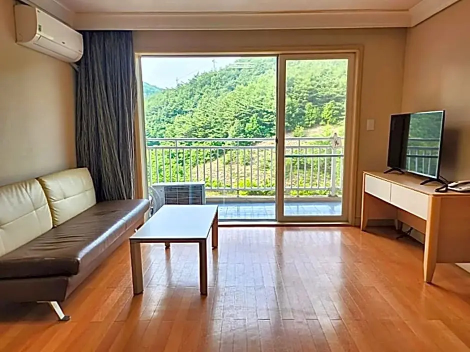 Double Suite (full double bed)