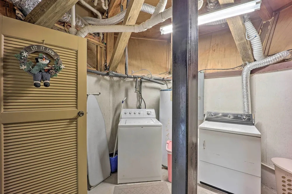 'skiway Chalet' Home w/ Hot Tub in Beech Mountain!