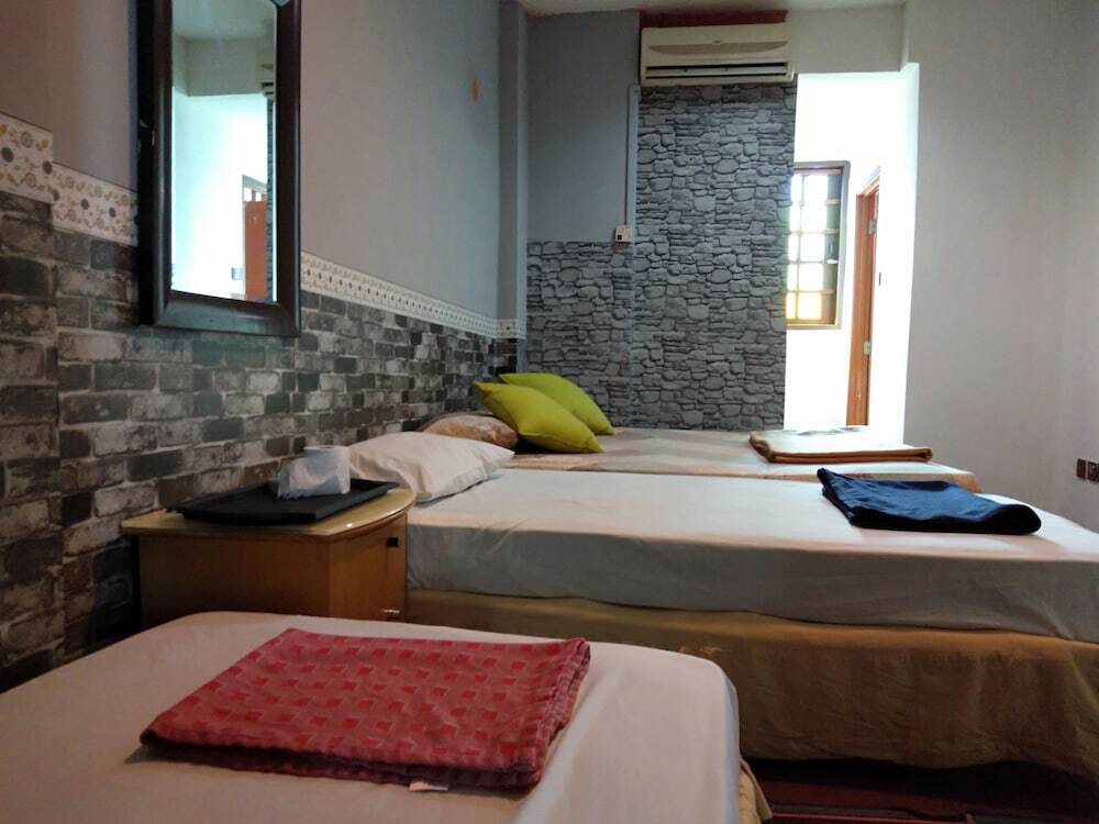 Cintamani Travellers Lodge