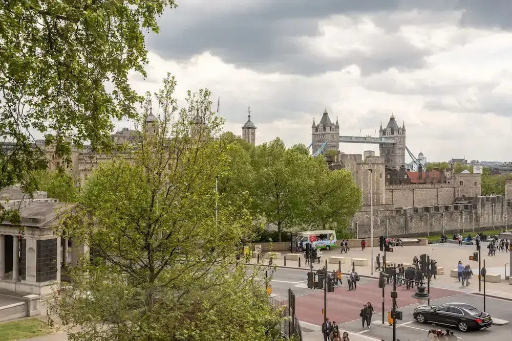 Large & Central 2BD Flat - Tower Hill