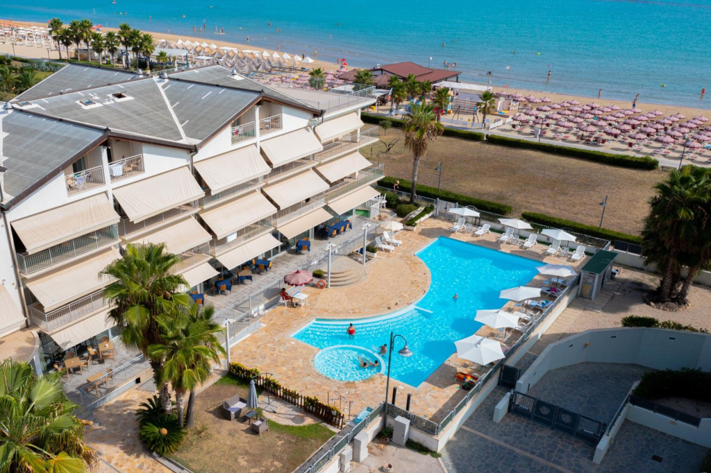 Hotel photo 12