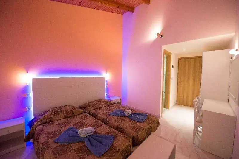 Standard Double room with balcony (full double bed)