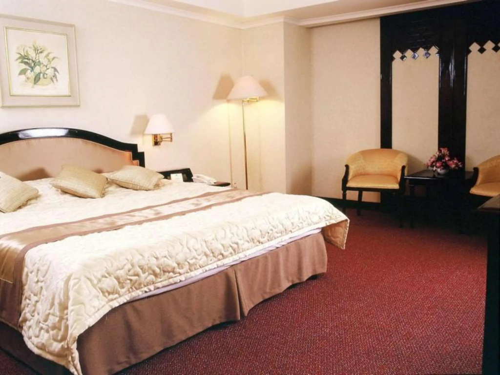 Deluxe Double room (full double bed)