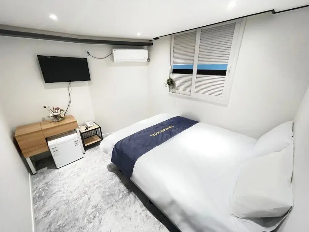 Economy Double room (full double bed)