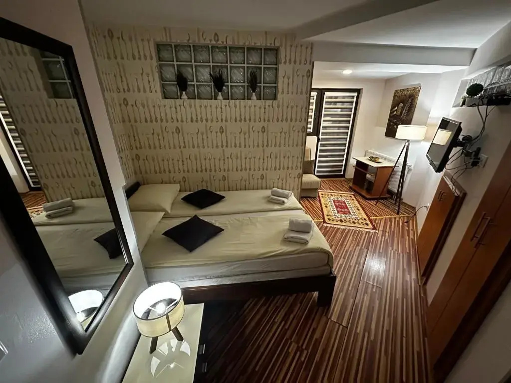 Standard Double room with river view (full double bed)