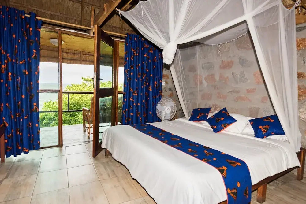 1 Bedroom Standard Double Chalet with lake view full double bed