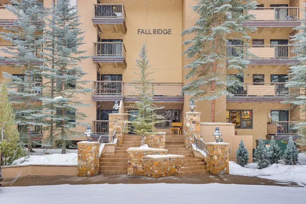 Condo w/ Hot Tub Access - Quick Bus Trip to Ski!