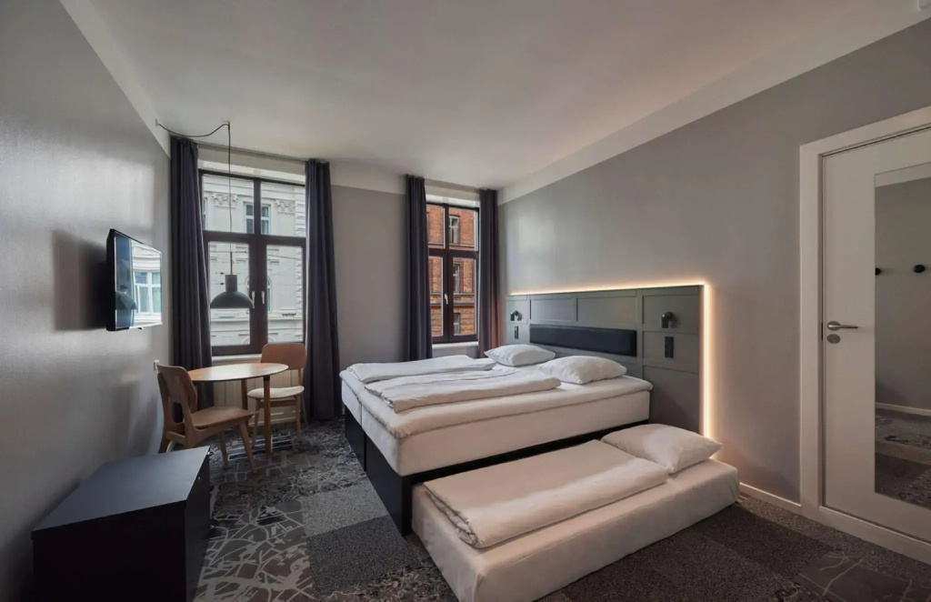 Standard Triple room