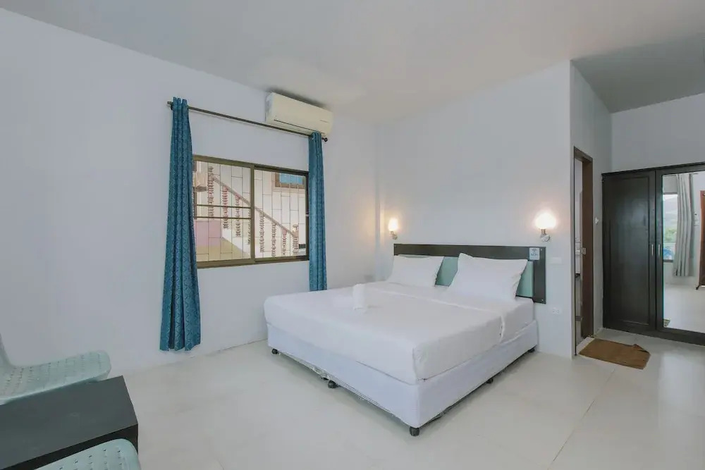 Бунгало с балконом в Kataonsea Bungalows