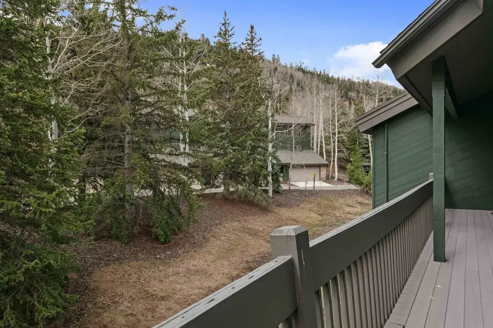 1617 - Six Bedroom plus Den Lakeside 6 Condo