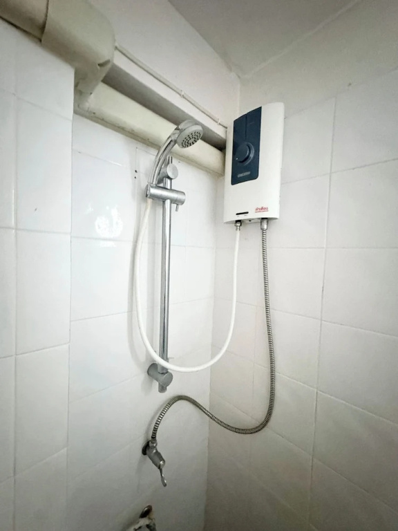 Отель Prompt Inn Chareonkrung в Бангкоке
