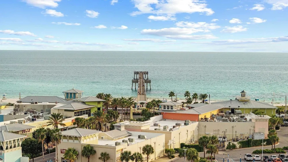 Gulf Walk by Avantstay West End Coastal Escape Renovated 1BR Condo Shared Pool & Beach Access