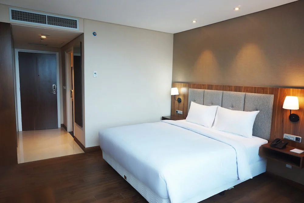 Avenzel Hotel & Convention Cibubur — 5