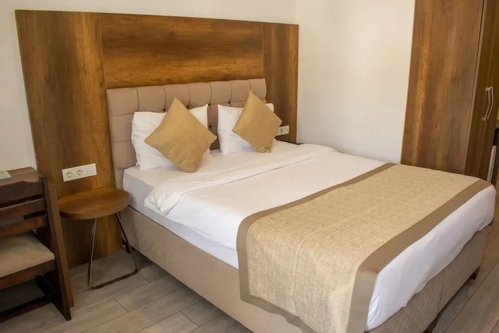 Superior Double room with partial sea view (full double bed)