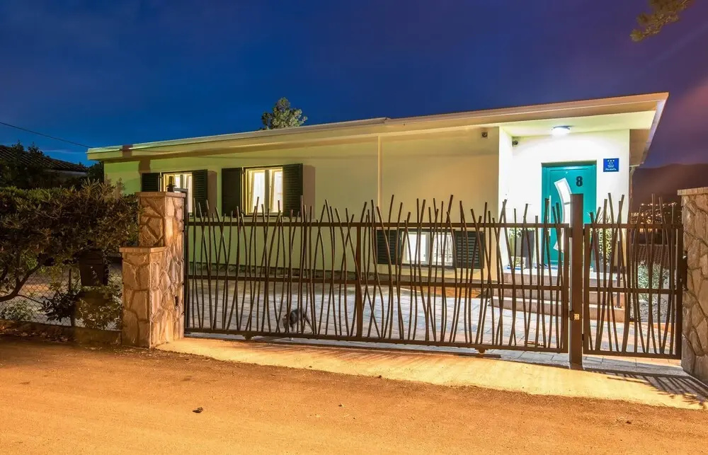 Awesome Home in Malinska With Wifi and 2 Bedrooms