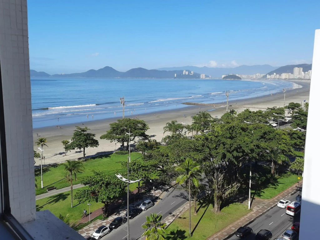 Apartamento amplo e charmoso, frente ao mar.