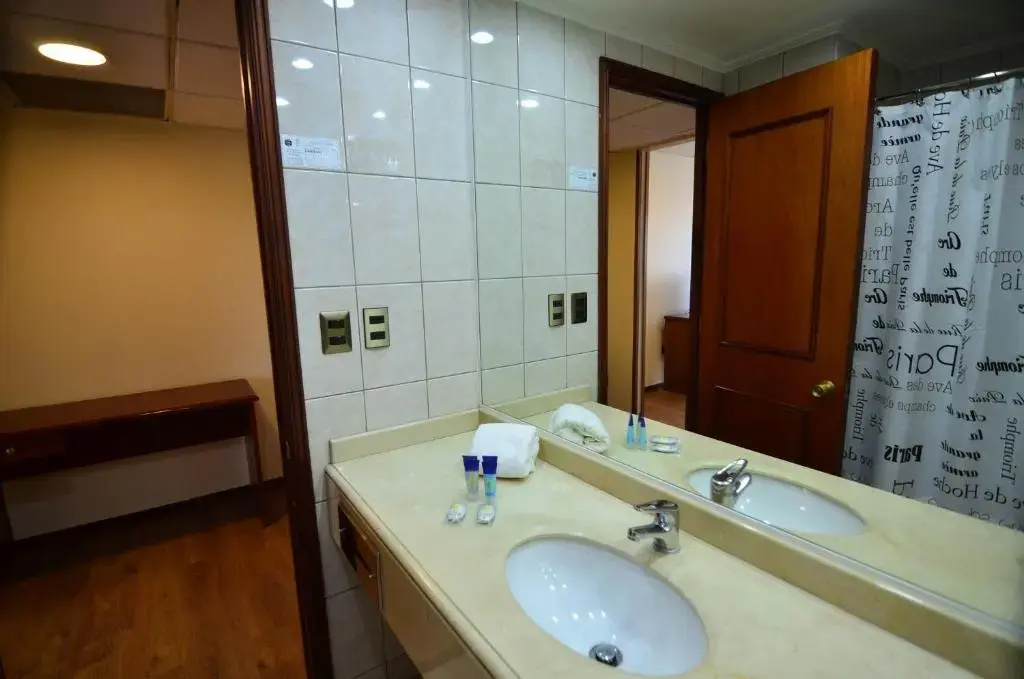 Tur Hotel Santiago - Chambres