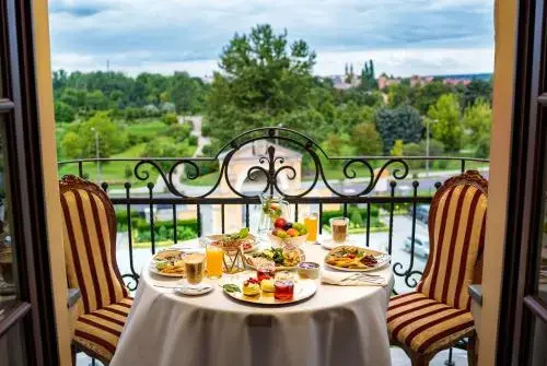 Balcony & Terrace