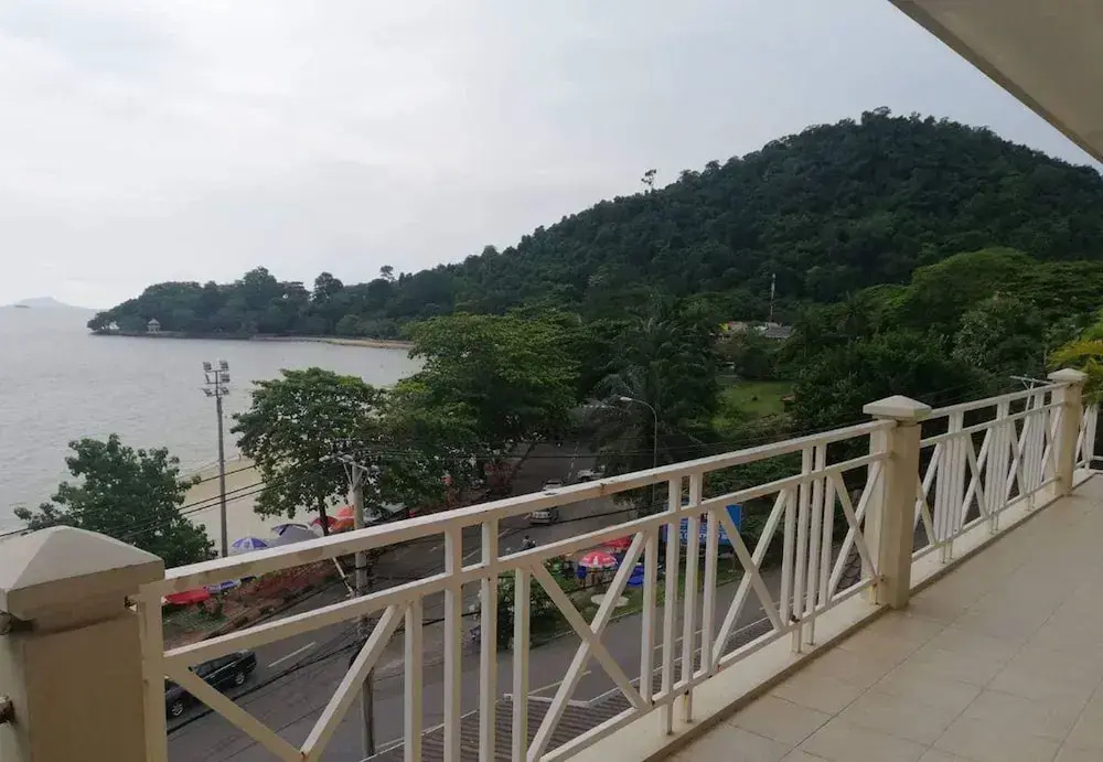 Beach & Waterfront