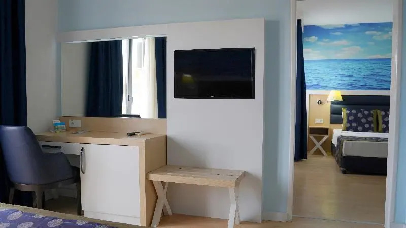 Семейный номер Standard с балконом в Club Aqua Plaza