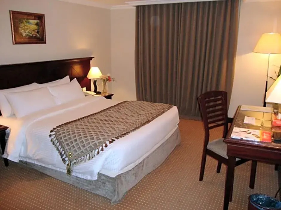 Deluxe Double room (full double bed)