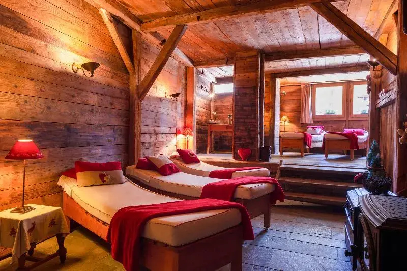 Chalet-Hôtel La Marmotte, La Tapiaz & SPA, The Originals Relais - Chambres