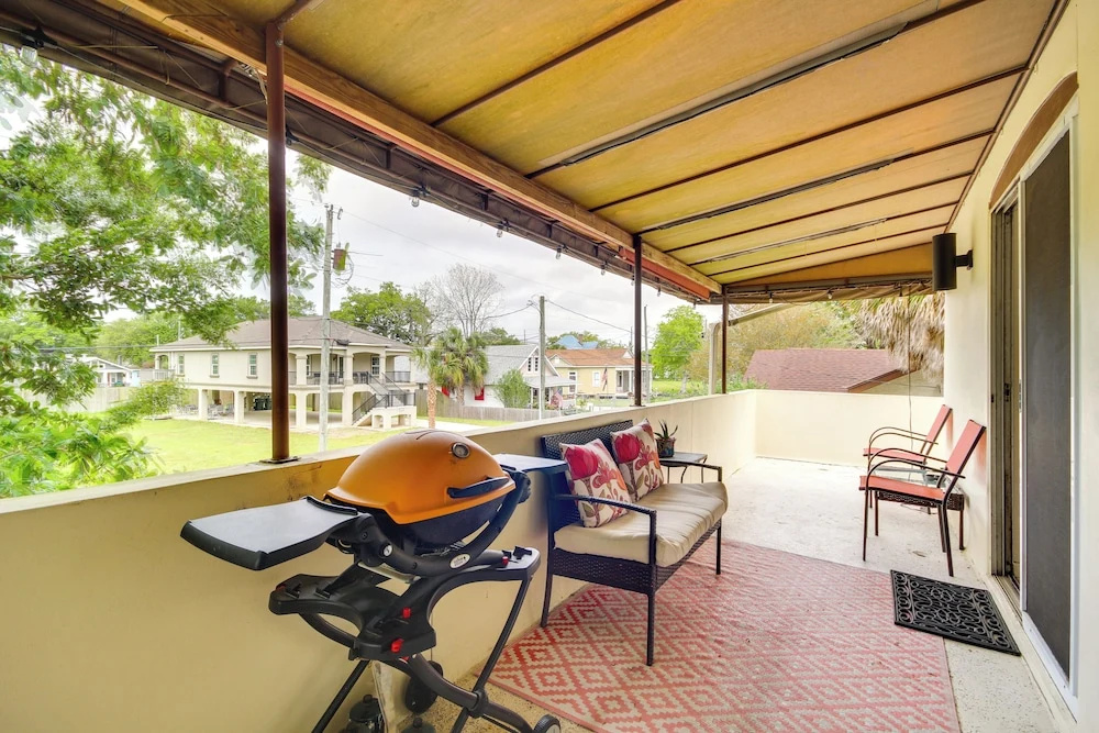 1 Block to Beach: Biloxi Hidden Gem w/ Gulf View