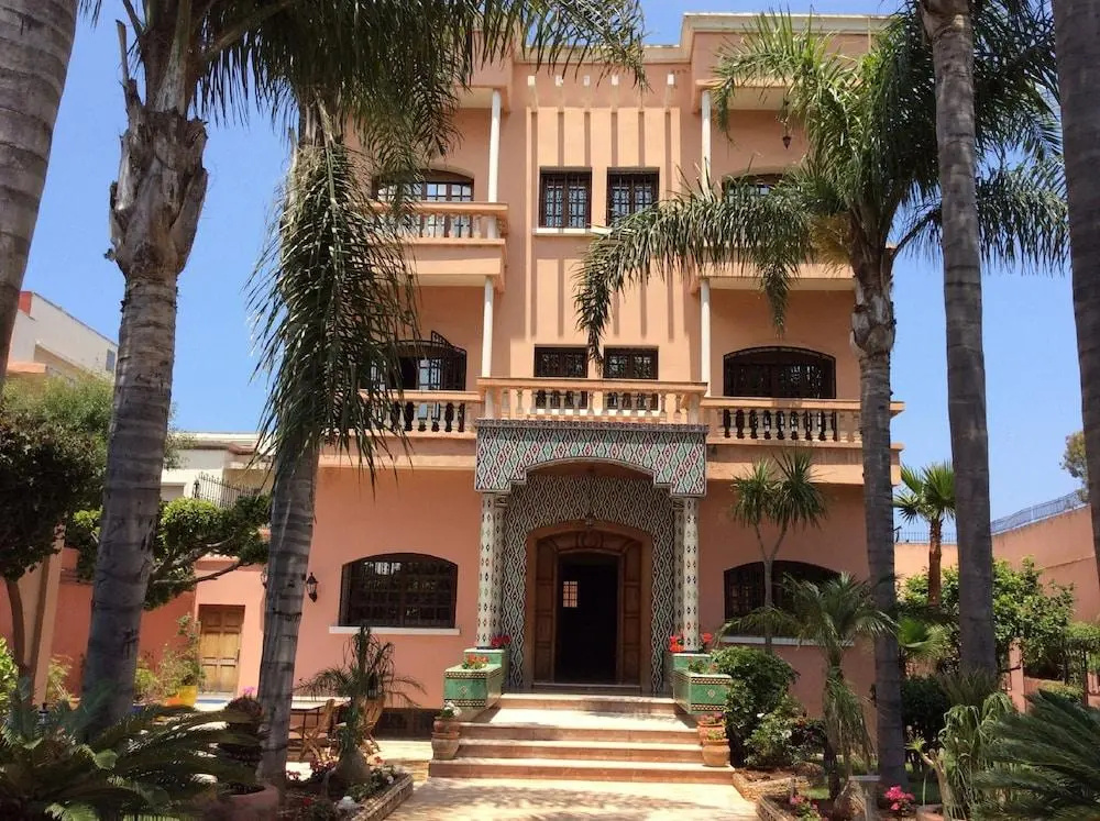 Lhostel