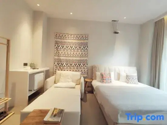 3 Bedrooms Standard Triple room with courtyard view