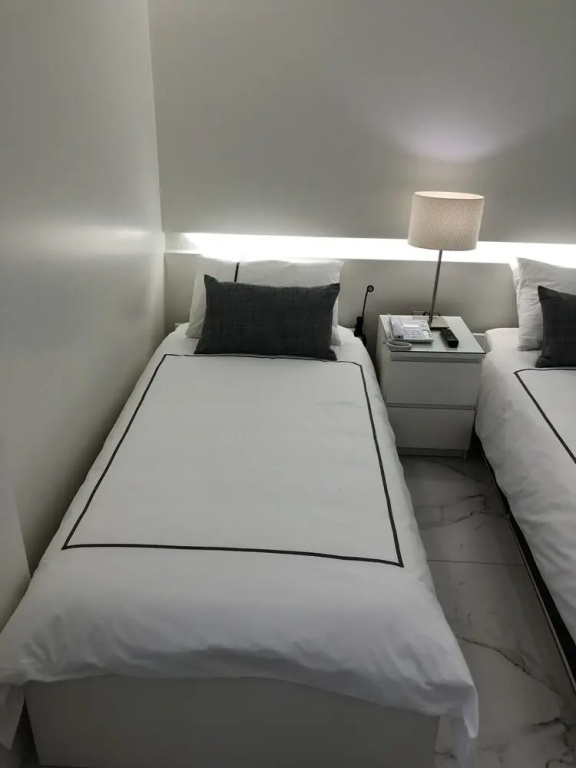 Deluxe Double room (full double bed)