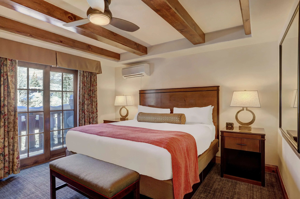 Double room (full double bed)