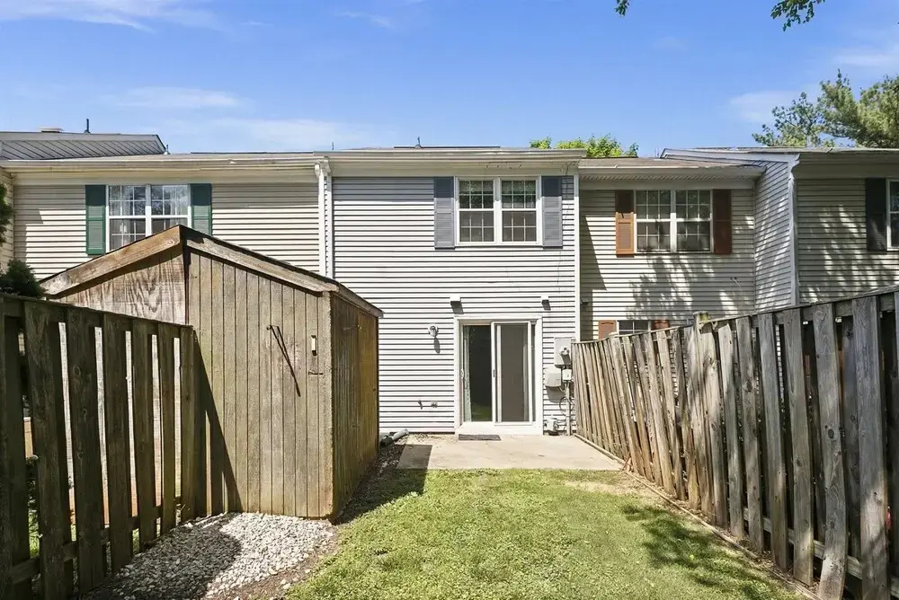 Sterling Townhome - Private & Santized, in a Quiet & Safe Neighborhood. Self Checkin, Pet Friendly! Super-host Support