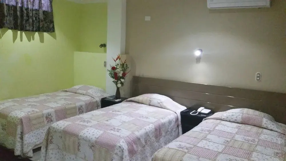 Ari's Hotel III - Chambres
