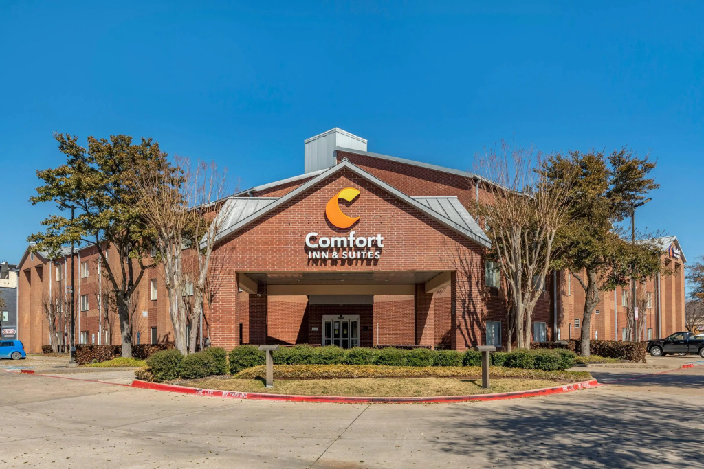 Comfort Inn & Suites North Dallas - Addison