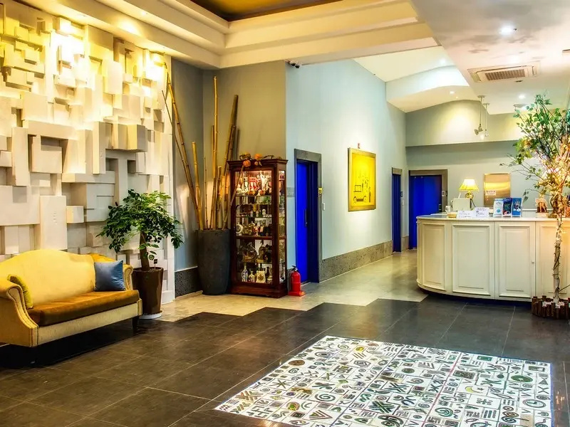 Lobby & Reception