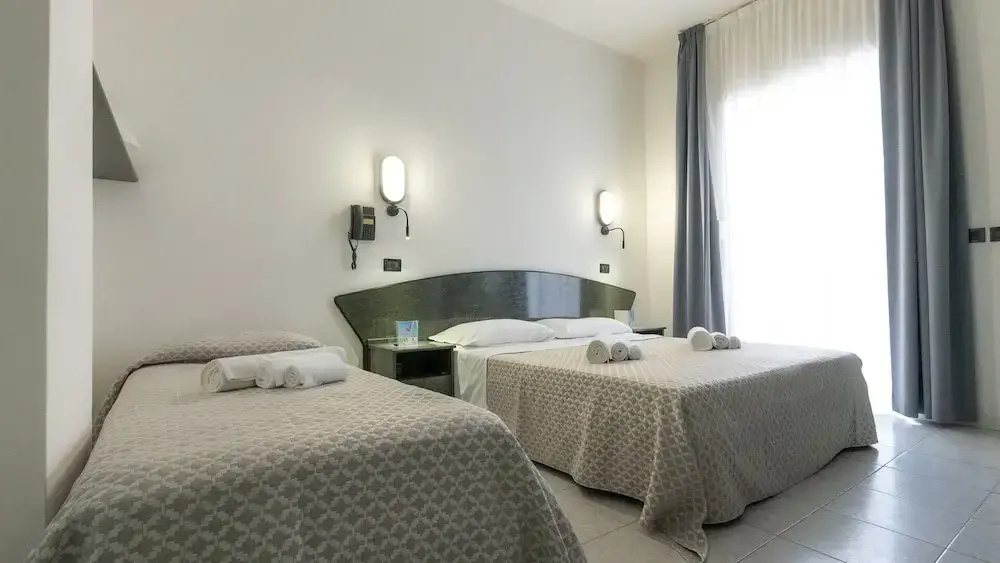 Standard Triple room