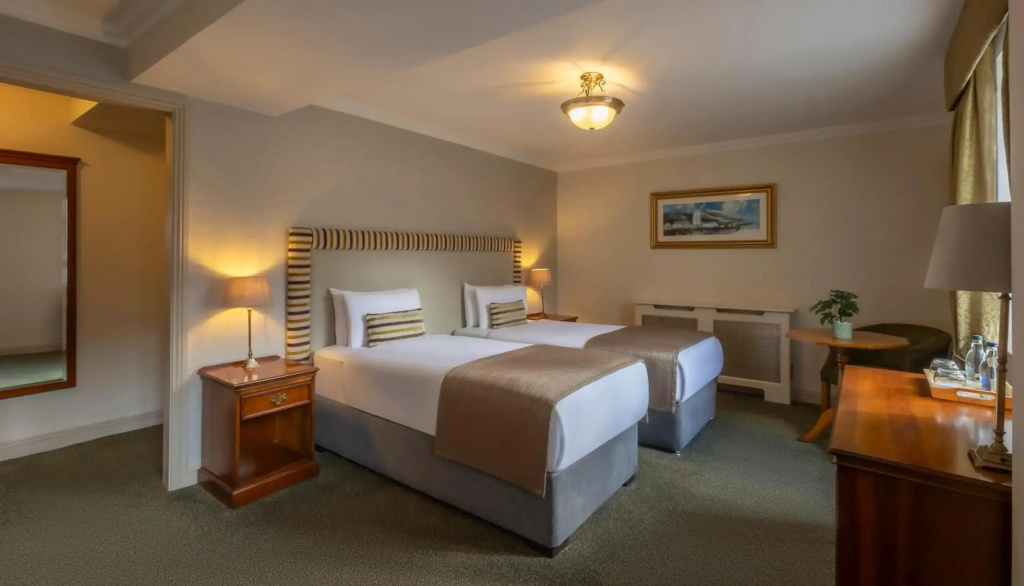 Bracken Court Hotel - Général