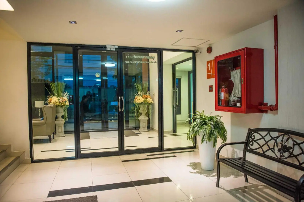 Lobby & Reception