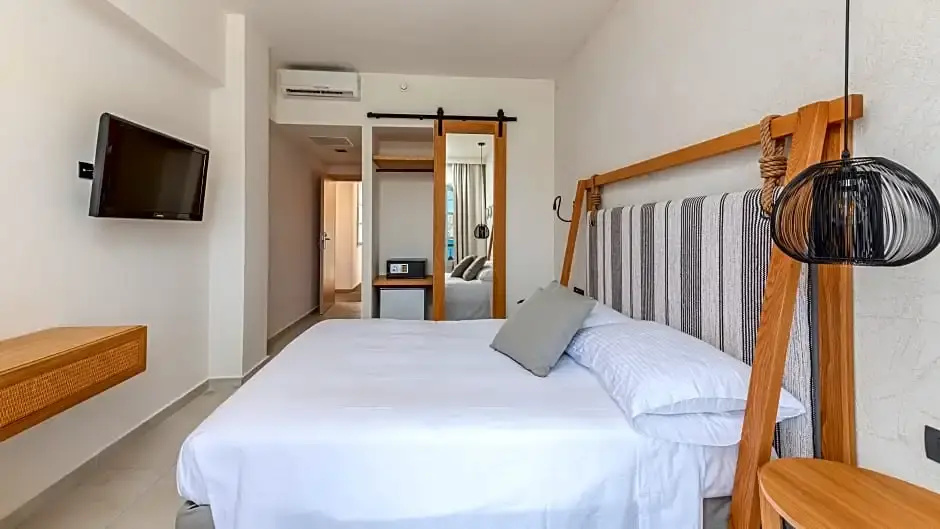 Standard Double room with partial sea view (full double bed)