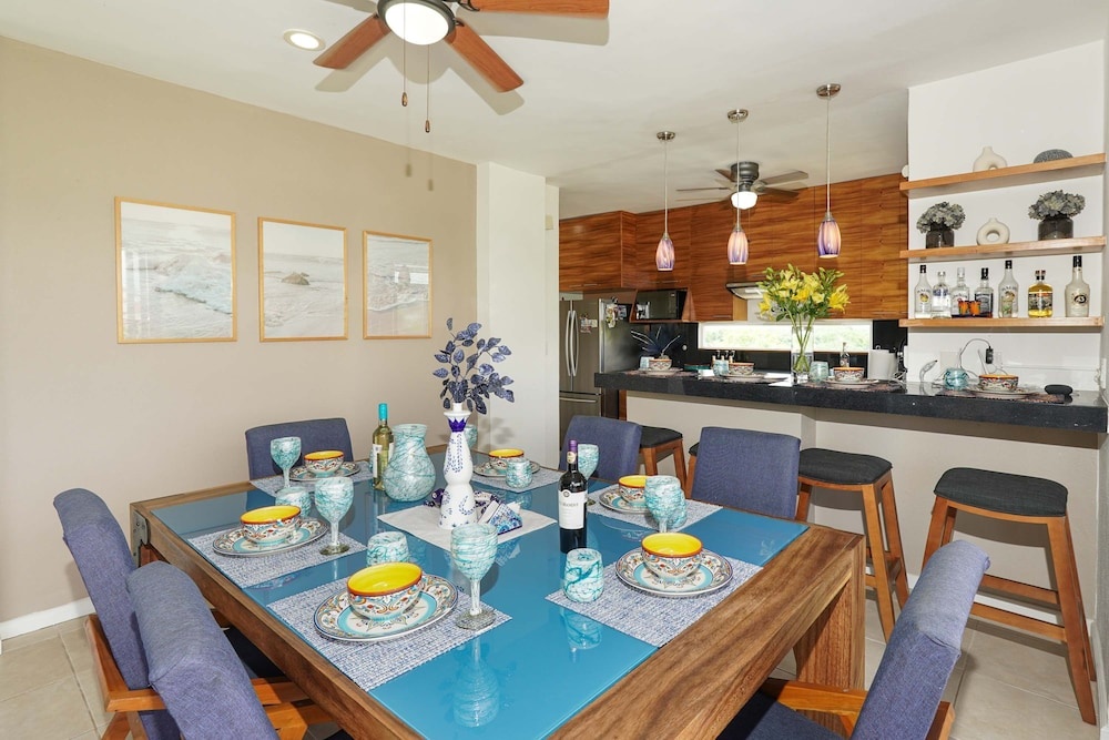 Sleeps 10 Views Beach 1 Block — 4