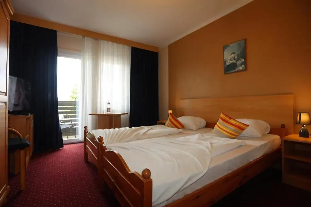 Standard Double room (full double bed)