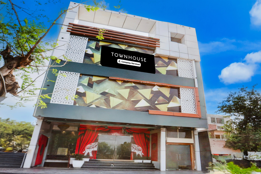 Fabhotel Royal'S Paradise