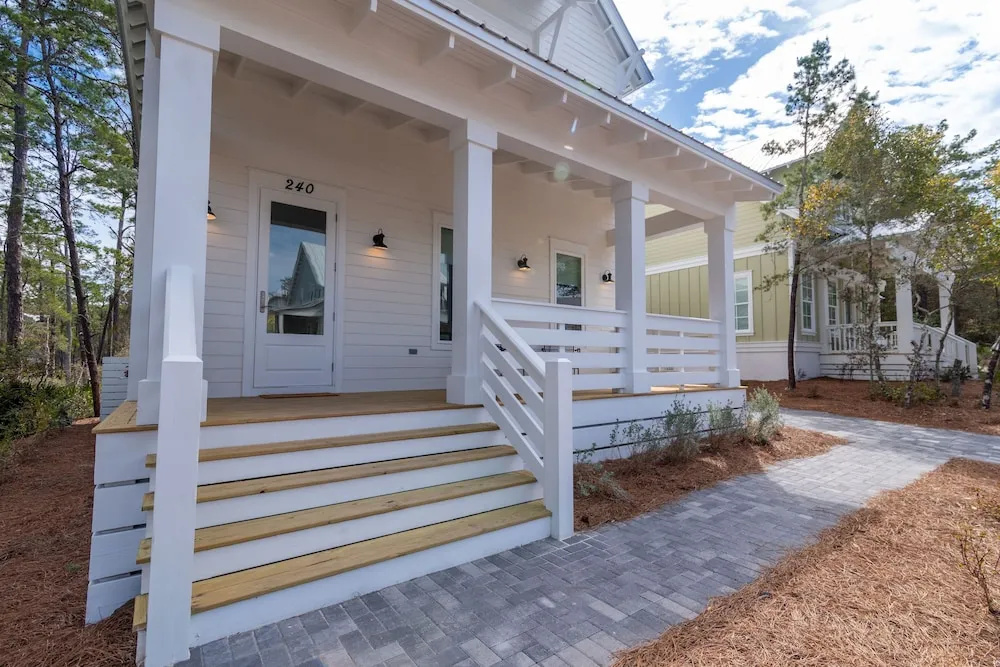 Lakeside Elegance Near Beach Access