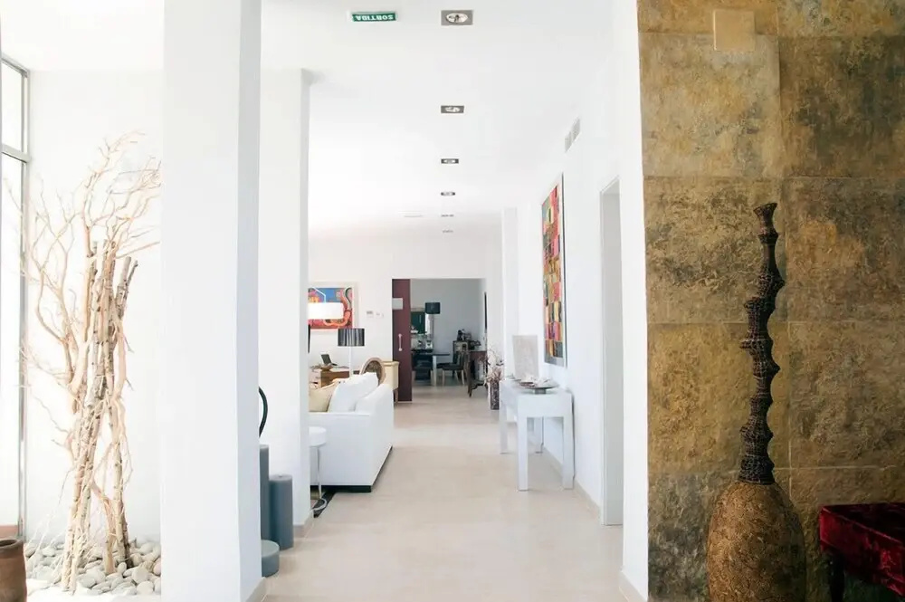 Lobby & Reception