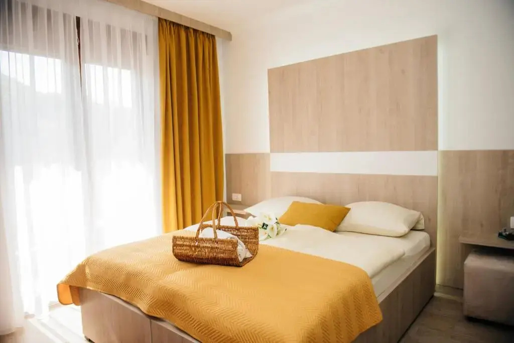 Deluxe Double room with balcony (full double bed)