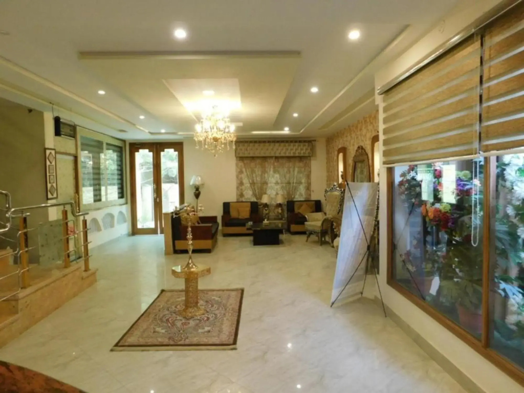 Hotel S. R. Lounge