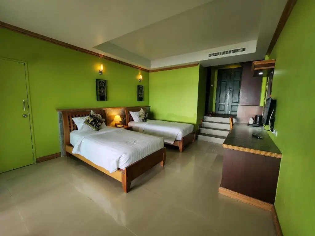 Deluxe Double room with balcony (full double bed)