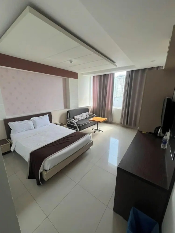 Deluxe Double room (full double bed)