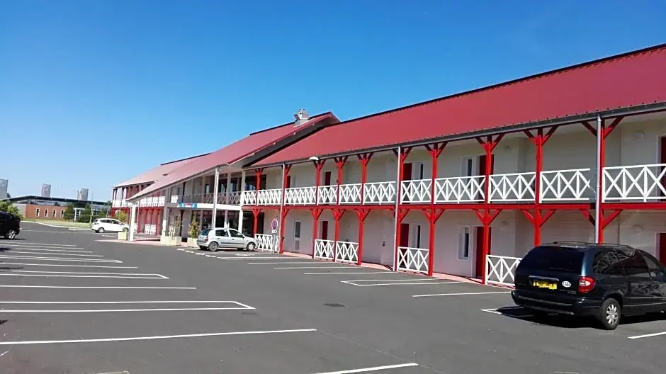 FastHotel Montmarault - Auberge du Grand Champ