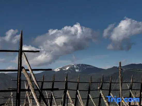 Shangri-La Landscape Retreat | Holiday Valley Vacation Apartment (Napa Sea Scenic Area)